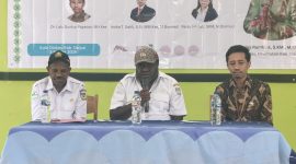Simson Rabi Mote, S.KM didampingi kepala bidang P2P dan Ketua Pikat saat membuka Pelatihan Mikroskopis Malaria bagi ATM di Aula Pertemuan Dinkes, Rabu, 2/9/2026 (Doc.SB) 
