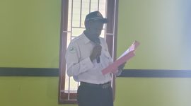 Kepala Bidang P2P Dinas Kesehatan Kabupaten Deiyai sekaligus Ketua Panitia, Oktopianus Mote, S.KM., M.Kes, menyampaikan laporan pada pembukaan pelatihan pemeriksaan mikroskopis malaria bagi tenaga ATLM di Aula Pertemuan Dinas Kesehatan Kabupaten Deiyai, Rabu (2/9/2026).