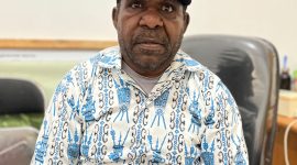 Asisten I Bidang Pemerintahan Setda Kabupaten Deiyai, Simon Mote, S.STP., saat diwawancarai di ruang kerjanya, Kamis (10/9/2026), terkait kelancaran kunjungan kerja Gubernur Papua Tengah Meki Fritz Nawipa, S.H., bersama rombongan di Kabupaten Deiyai.