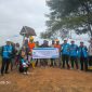 Foto pihak PLN bersama masyarakat Pekepa di halaman Gereja usai survei pada Jumat, 11/9/2026. 