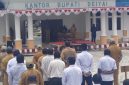 CPNS, P3K, THK2 dan tenaga kontrak mengikuti apel gabungan di halaman Kantor Bupati Deiyai, Senin (21/9/2026).