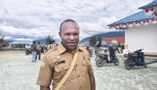 Mando Mote, S.IP kepala Dinas Ketahanan Pangan Kabupaten Deiyai.