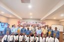 Bupati Deiyai Melkianus Mote, S.T., bersama 25 peserta dan jajaran penyelenggara berfoto bersama pada penutupan Diklat Pembentukan Jabatan Fungsional Auditor Ahli Pertama di Hotel Carmel Nabire, Kamis (1/10/2026).