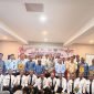 Bupati Deiyai Melkianus Mote, S.T., bersama 25 peserta dan jajaran penyelenggara berfoto bersama pada penutupan Diklat Pembentukan Jabatan Fungsional Auditor Ahli Pertama di Hotel Carmel Nabire, Kamis (1/10/2026).