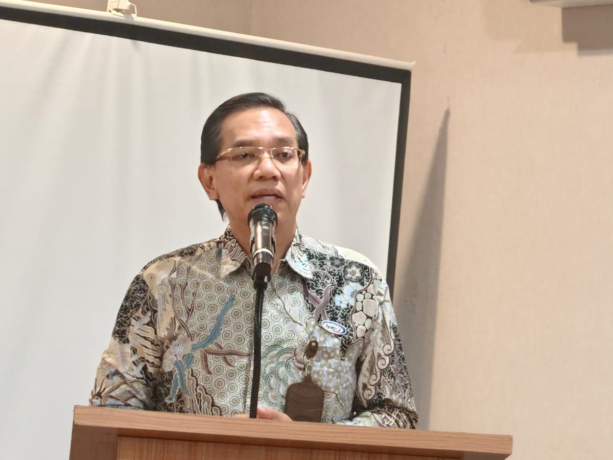 Plt. Kepala Perwakilan BPKP Provinsi Papua Tengah, Catur Budi Wibowo, menyampaikan arahan kepada 25 peserta Diklat Pembentukan Jabatan Fungsional Auditor Ahli Pertama Kabupaten Deiyai saat penutupan kegiatan di Hotel Carmel Nabire, Kamis (1/10/2026).