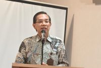 Plt. Kepala Perwakilan BPKP Provinsi Papua Tengah, Catur Budi Wibowo, menyampaikan arahan kepada 25 peserta Diklat Pembentukan Jabatan Fungsional Auditor Ahli Pertama Kabupaten Deiyai saat penutupan kegiatan di Hotel Carmel Nabire, Kamis (1/10/2026).