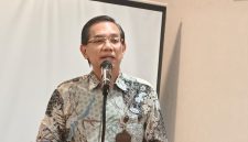 Plt. Kepala Perwakilan BPKP Provinsi Papua Tengah, Catur Budi Wibowo, menyampaikan arahan kepada 25 peserta Diklat Pembentukan Jabatan Fungsional Auditor Ahli Pertama Kabupaten Deiyai saat penutupan kegiatan di Hotel Carmel Nabire, Kamis (1/10/2026).