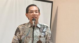 Plt. Kepala Perwakilan BPKP Provinsi Papua Tengah, Catur Budi Wibowo, menyampaikan arahan kepada 25 peserta Diklat Pembentukan Jabatan Fungsional Auditor Ahli Pertama Kabupaten Deiyai saat penutupan kegiatan di Hotel Carmel Nabire, Kamis (1/10/2026).