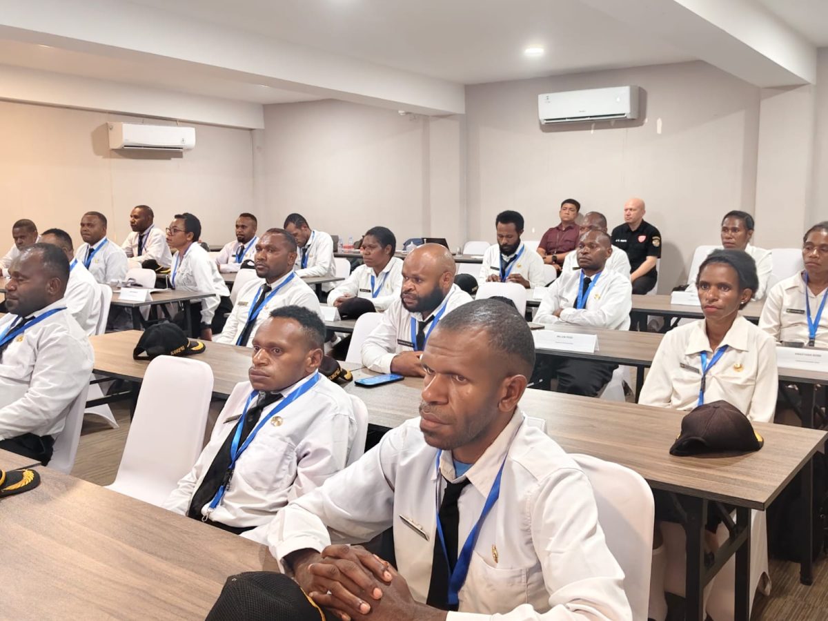 Suasana pelaksanaan Diklat Pembentukan Jabatan Fungsional Auditor Ahli Pertama bagi 25 peserta Orang Asli Papua (OAP) asal Kabupaten Deiyai di Hotel Carmel, Nabire, Papua Tengah. 