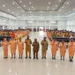 Bupati Deiyai Melkianus Mote bersama Sekretaris Daerah Ambrosius Eria, Asisten III, Ketua DWP Kabupaten Deiyai Yustina M. Eria dan jajaran pengurus saat pengukuhan Ketua dan Pengurus DWP Unsur Pelaksana OPD se-Kabupaten Deiyai masa bakti 2024–2029, Selasa (6/10/2026).